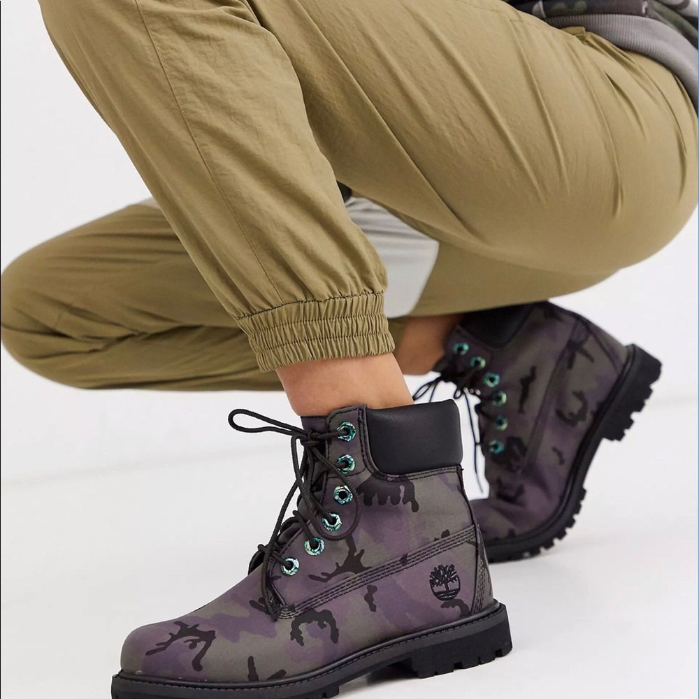 Timberland 6” IRIDESCENT WATERPROOF BOOT IN BLACK CAMO matte leather & metallic